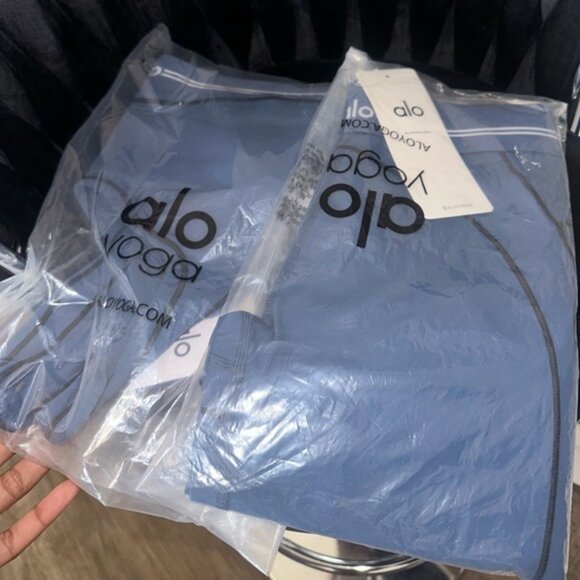 ALO Yoga Set - Picture 11 of 11